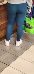 WHOLE LOTTA ASSES (varierty) AT MALL