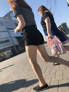 Candid teen in shorts with nice legs and booty street pics