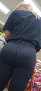 Blonde in black DFYNE leggings