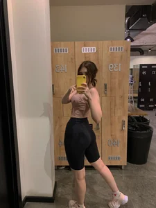 Leaked selfies of a girl with an awesome body in leggings and underwear
