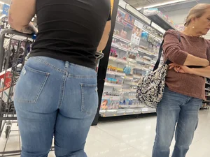 Big booty biker chick!