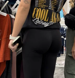 Quick cap amazing tits and deep cleavage bonus cheeks OC