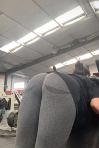 Hot ass in the gym