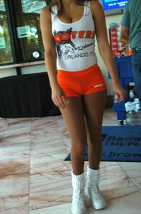 Candid sexy Hooters girls in their uniforms