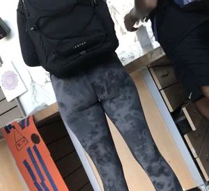 Tight ass in Blue Lululemon Leggings