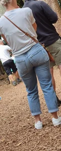 Nice milf ass in jeans
