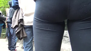 Sexy chick at the zoo in leggings with a great ass