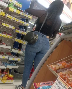 Amazing girl bubble butt in tights jeans
