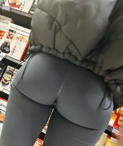 Petite tight booty‼️ (closeup + classic bendover)