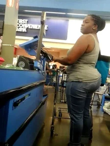 Fat ebony ass in tight jeans at Walmart