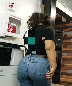 Milf booty. Such a juicy ass. OC