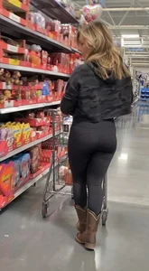 Fit milf giving me all the angles had me stiff
