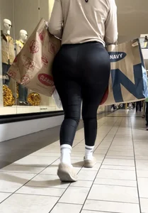 Latina MILF with an INSANE fat ass (OC)
