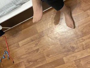 Teen Girl’s Feet in Pantyhose Home Creepshot