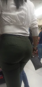 Milf latina with great bubble ass in tight green pants [OC]