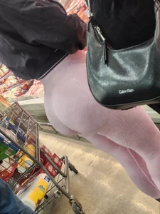 Dumpy 1 ( Pink leggings pretty face phat ass BBL)