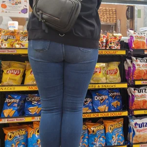 Cute milf at grocery store (face shots)
