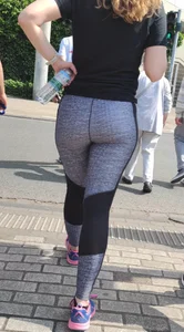 Sporty babe with a nice ass