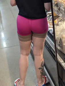 Latina mami w/ amazing bubble in pink shorts