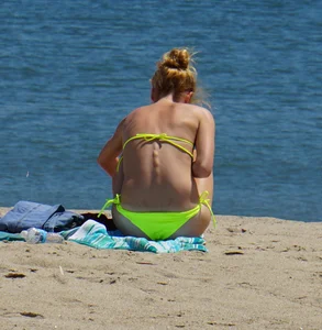 Sexy ass blonde milf on the beach in a thong with cameltoe and bending over