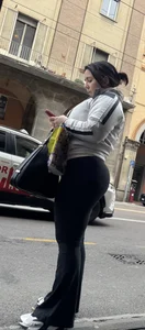 Thickest girl waiting for the bus