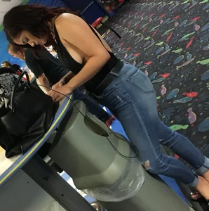 Thick brunette in tight jeans and showing some side boob