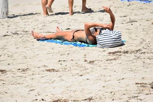Redhead with nice tits in a bikini on the beach