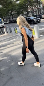 FIT SEXY ASS MILF