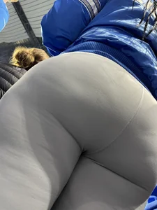 HUGE ASS UPLOSE LULULEMON