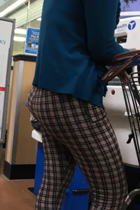 Nice big round booty in tight patterned leggings