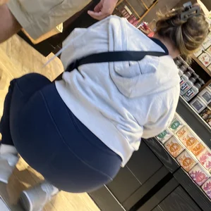 Thick ass in leggings