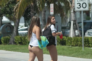 Various sexy Florida beach and bikini girls
