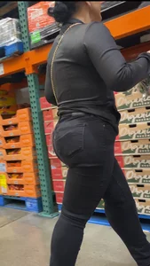 Nice thick milf in jeans