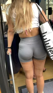 Blonde pawg in grey spandex shorts