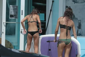 Huge collection of sexy girls out in bikinis in Florida