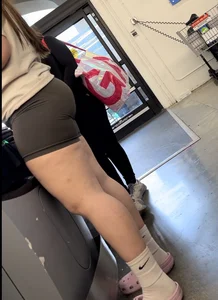 Amazing pawg  at the Self Check out