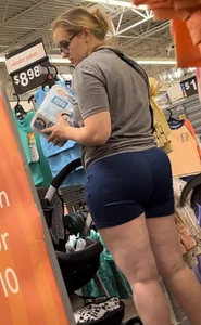 Pawg Mom