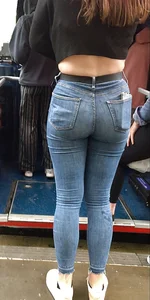 Juicy ass getting on bus