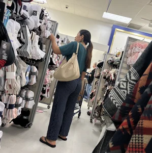 Bubble butt Mexican milf (oc)