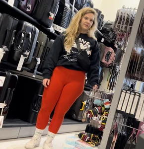 Pawg Blonde Milf in Red Leggins
