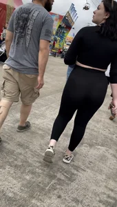 Black leggings VTL white chick