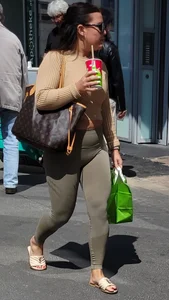 Cameltoe milf in leggings street creepshots gallery