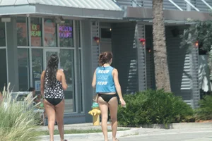 Various sexy Florida beach and bikini girls