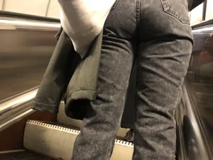 Candid chick wearing tight grey jeans subway escalator creepshot