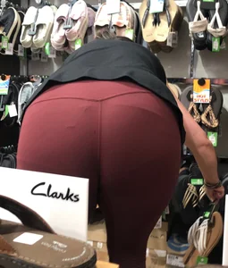 MILF in red leggings bends for the camera
