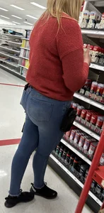 Epic Pawg ass on a blonde target worker