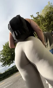Hot gym girl camel and ass in tight leggings (OC)