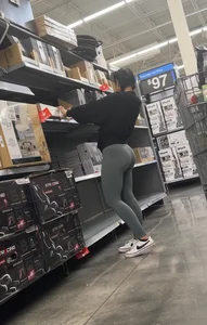 Nice ass in Aurola leggings at Walmart