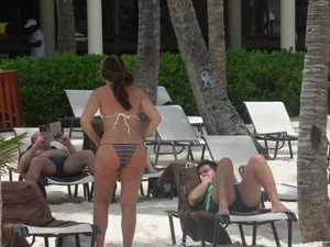 Bikini babe at the beach with nice tits and ass
