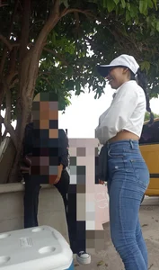 Petite Latina with standing buttocks in very tight pants💯
